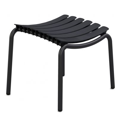 Schwarzer Reclips Hocker von Houe für den Außenbereich, moderne Gartenmöbel und Fußablage.